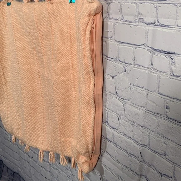 Magaschoni Set of 2 Pillow Covers Pink Tasseled - Picture 5 of 14